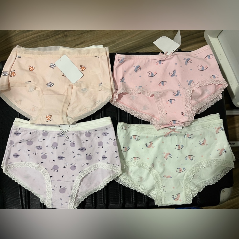 6 pieces Bundle- NWT- Assorted color and cute pattern women underwear - size S